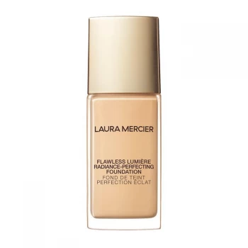 Image of Laura Mercier Lumiere Foundation - Cashew