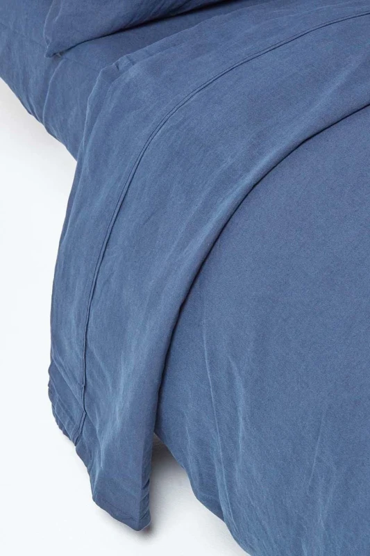 Image of HOMESCAPES Navy Blue Linen Flat Sheet, Super King - Blue - Blue - Homescapes BL1504D