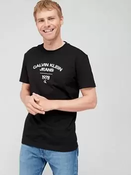 Image of Calvin Klein Jeans Varsity Curve Logo T-Shirt - Black