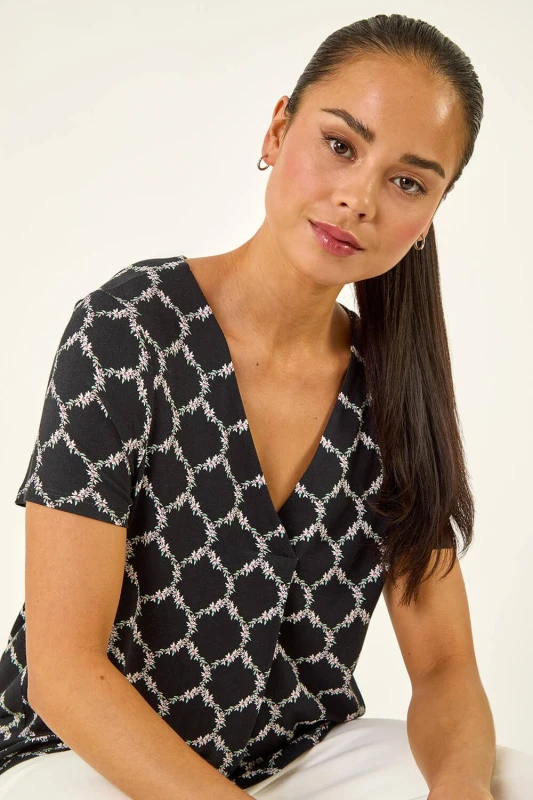 Image of Roman Womens Petite Abstract V-Neck Stretch Top in Black Size: 14 Black Female 14