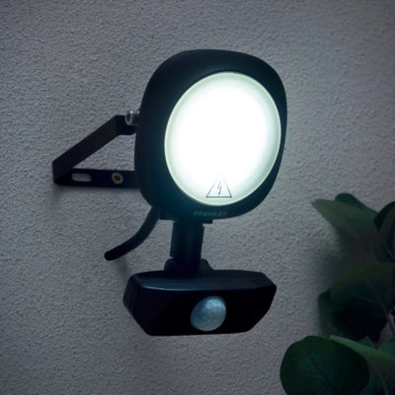 Image of Stanley Black Mains-Powered Cool Daylight LED Pir Slimline Floodlight 900Lm