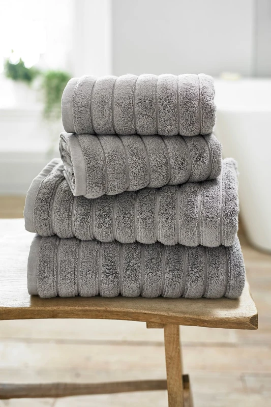 Image of The Lyndon Company The Lyndon Company Ribbleton Zerotwist Cotton Towels in Light Grey Size: Bath Towel Light Grey Bath Towel Unisex 5054990103376