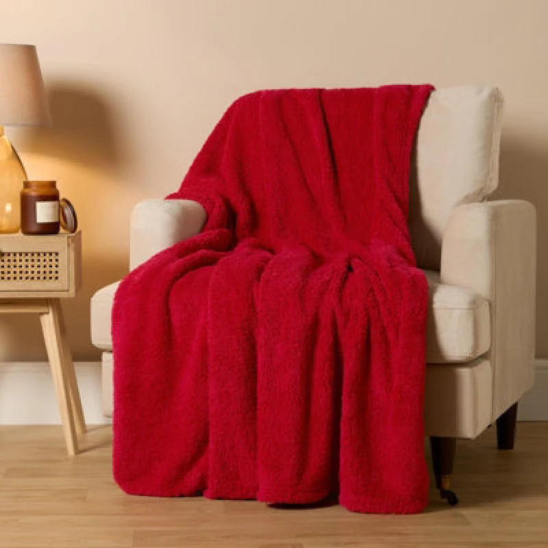 Image of OHS OHS Large Teddy Fleece Throw Blanket in Red Size: 150cm x 200cm Red 150cm x 200cm Unisex 5027434191994