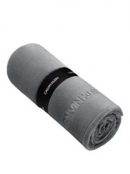 Image of Calvin Klein Michael Fleece Throw - Charcoal
