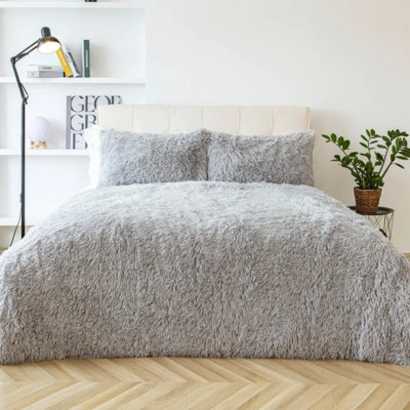 Image of OHS OHS Teddy Duvet Cover Set Bedding Soft Fleece Faux Fur Shaggy in Silver Size: King Silver King Unisex 5027434171781