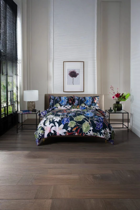 Image of The Lyndon Company The Lyndon Company Floral Nightshade 200TC 100% Cotton Luxury Duvet Cover Set in Green Size: Single Green Single Unisex 505499014