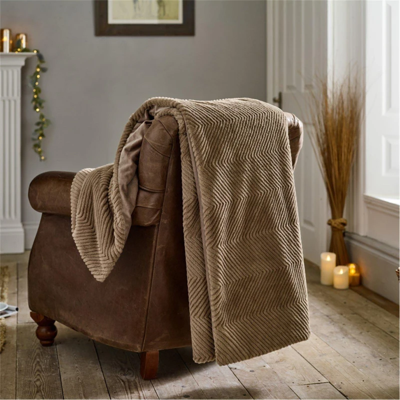 Image of The Lyndon Company Burghley Throw - 130x170cm Fawn unisex One Size