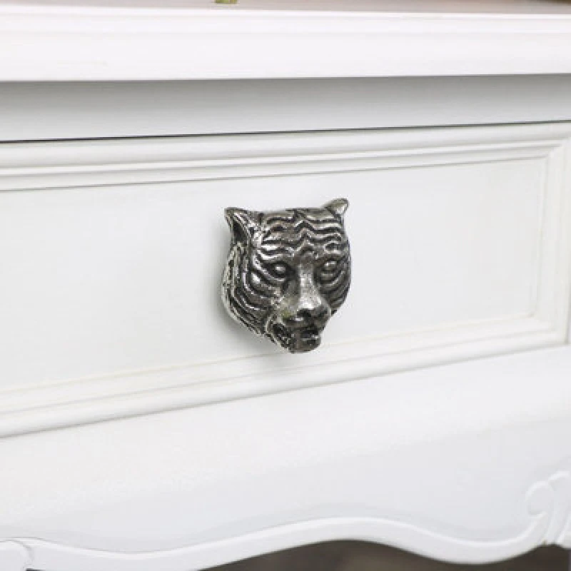 Image of Melody Maison Silver Tiger Drawer Knob Metallic Silver
