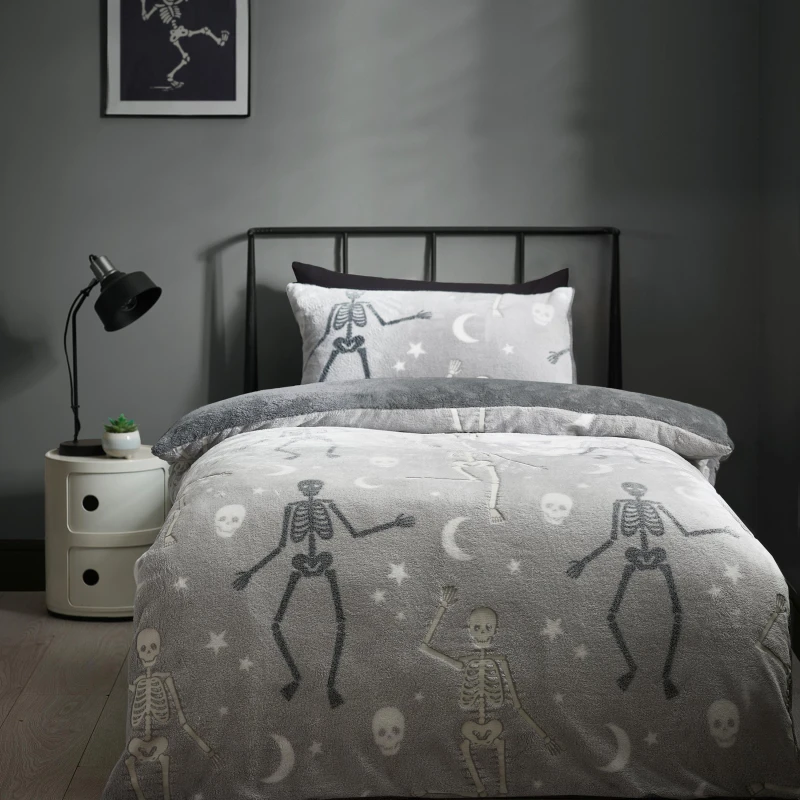 Image of Catherine Lansfield Catherine Lansfield 'Halloween Skeleton Fleece' Glow in the Dark Duvet Cover Set in Grey Size: Single Grey Single Unisex 5057681