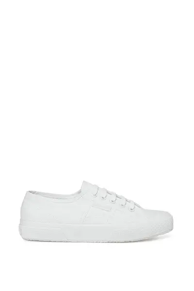 Image of Superga 2750 CLASSIC mens Shoes (Trainers) in White. Sizes available:5,9,9.5,10.5,11,2.5