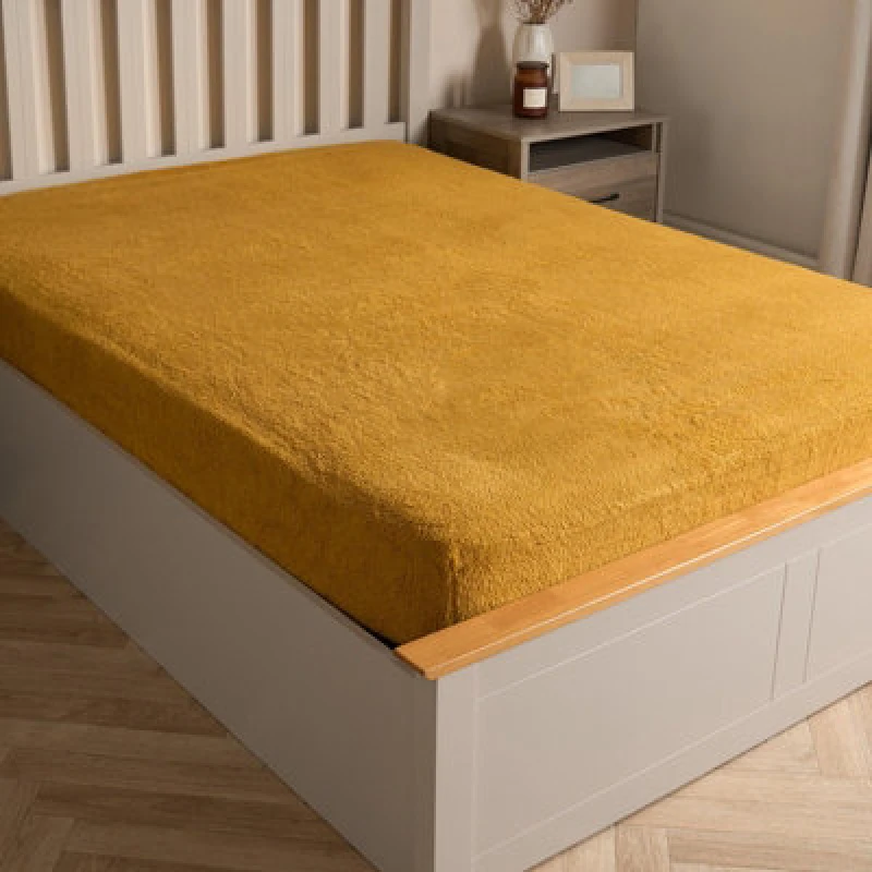 Image of OHS OHS Teddy Fleece Thermal Fitted Bed Sheet in Bright Yellow Size: Single Fitted Bright Yellow Single Fitted Unisex 5027434190881