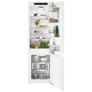 Image of AEG 6000 TwinTech SCE818C5TC 265L Frost Free Integrated Fridge Freezer
