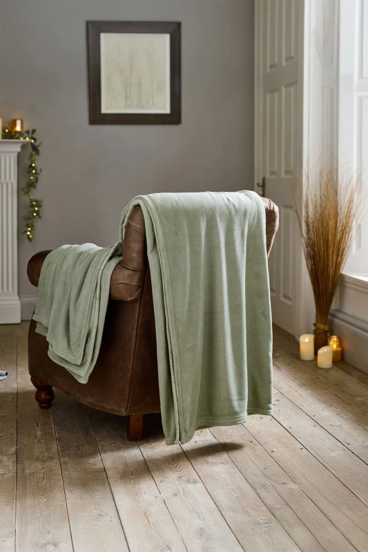 Image of Deyongs Deyongs "The Big One" Ultra-Soft Large Plush Throw - 230x270cm Oversized Fleece Blanket in Light Green Size: 230cm x 270cm Light Green 230cm