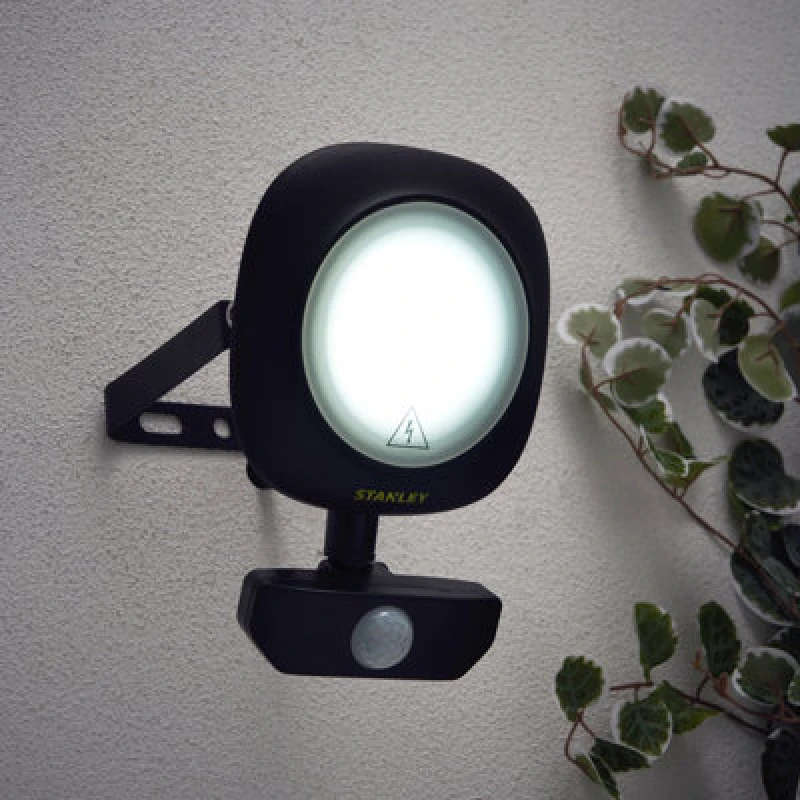 Image of Stanley Black Mains-Powered Cool Daylight Outdoor LED Pir Floodlight 1800Lm