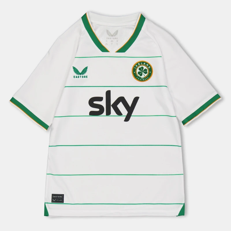 Image of Castore Ireland Unisex International Replica Football Shirt White male 7-8 (S)