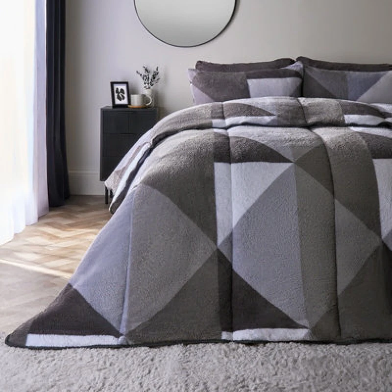 Image of OHS OHS Geometric Teddy Fleece Coverless Duvet Quilt Geo Bedding Set 10.5 TOG Pillowcase in Light Grey Size: King Light Grey King Unisex 50274341970