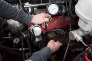 Image of Silverline 953656 Petrol Engine Compression Test Kit 8pce 0 - 300psi