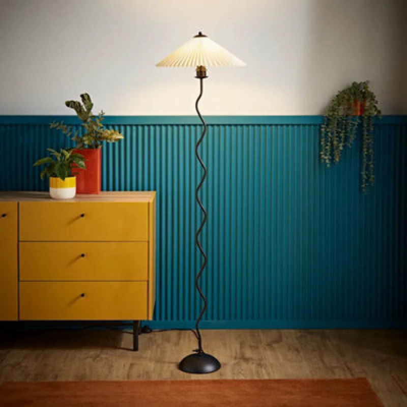 Image of Wiggle Black Metal Floor Lamp with Origami Shade