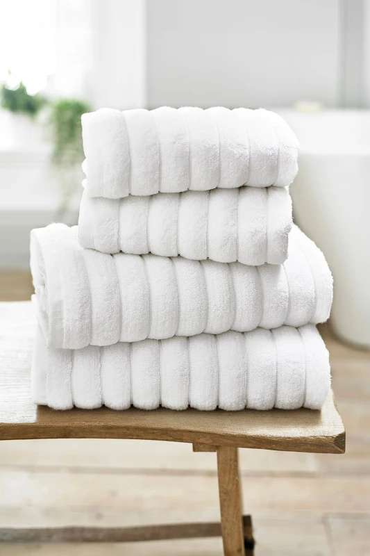 Image of The Lyndon Company The Lyndon Company Ribbleton Zerotwist Cotton Towels in White Size: Bath Towel White Bath Towel Unisex 5054990103338