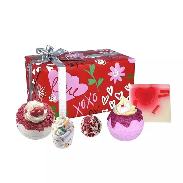 Image of Bomb Cosmetics XOXO Hugs & Kisses Bath Bomb Gift Set Bath Soaks One size Multi 41499899000