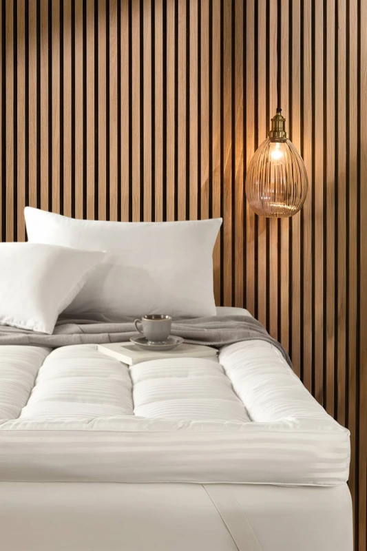 Image of Snuggledown Hotel 10cm Extra Deep Mattress Topper in White Size: King White Unisex King