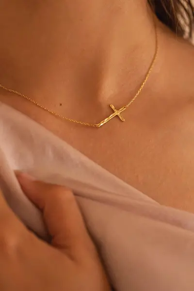 Image of Elk & Bloom Dainty 14K Gold Cross Choker Necklace Gold