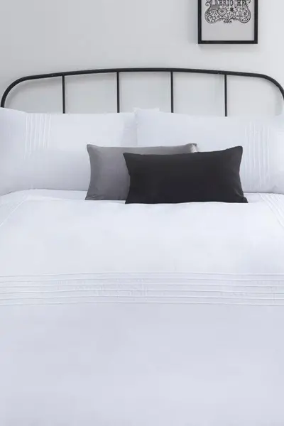Image of Serene 'Amalfi' Pin Tuck Duvet Cover Set White