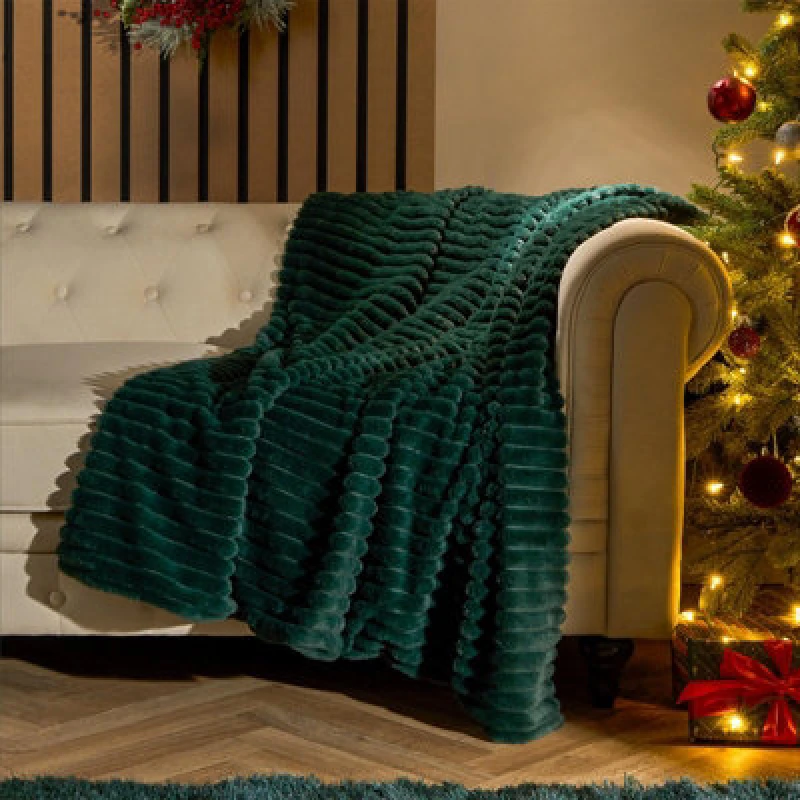 Image of OHS OHS Faux Fur Ribbed Fleece Throw Over Bed Blanket Winter Warm Supersoft in Dark Green Dark Green One Size Unisex 5027434192397