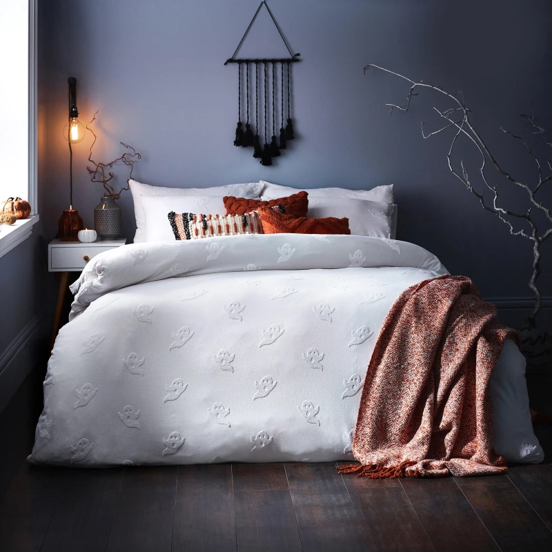 Image of furn. Ghost Tufted Halloween Duvet Set White unisex King