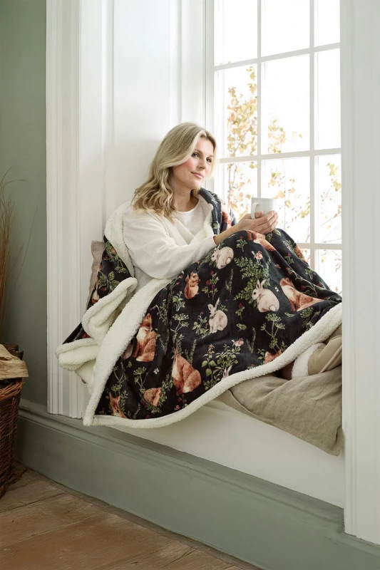 Image of Deyongs Deyongs Woodland Wildlife Green Heated Sherpa Throw - 140x180cm Soft Blanket with 10 Heating Levels Size: 140cm x 180cm Green 140cm x 180cm