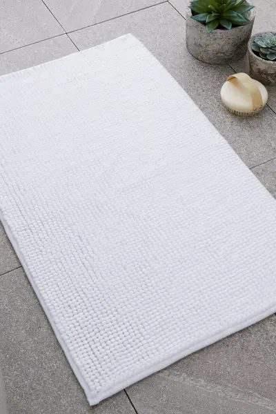 Image of Catherine Lansfield 'Bobble' Bath Mats White