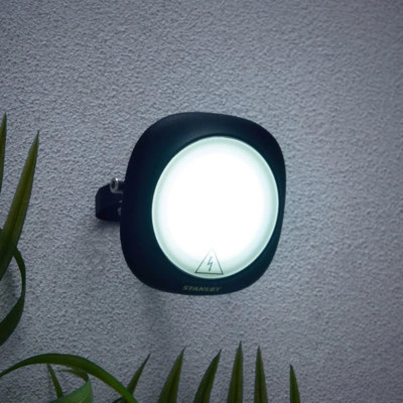 Image of Stanley Black Mains-Powered Cool Daylight LED Without Sensor Slimline Floodlight 900Lm