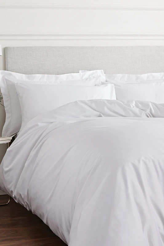 Image of Bianca 400 Thread Count Cotton Sateen Duvet Set in White Size: Double White Unisex Double