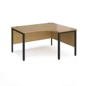 Image of Office Desk Right Hand Corner Desk 1400mm Oak Top With Black Frame 1200mm Depth Maestro 25 MB14ERKO