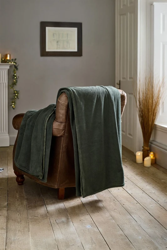Image of Deyongs Deyongs "The Big One" Ultra-Soft Large Plush Throw - 230x270cm Oversized Fleece Blanket in Dark Green Size: 230cm x 270cm Dark Green 230cm x
