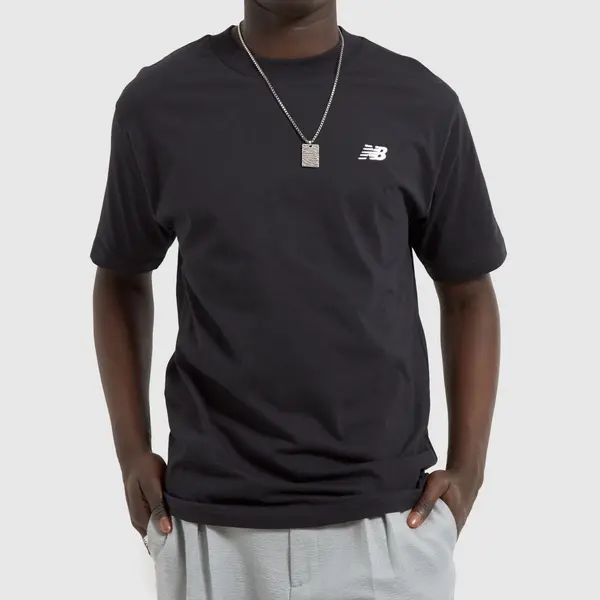 Image of New Balance small logo t-shirt in Black & white