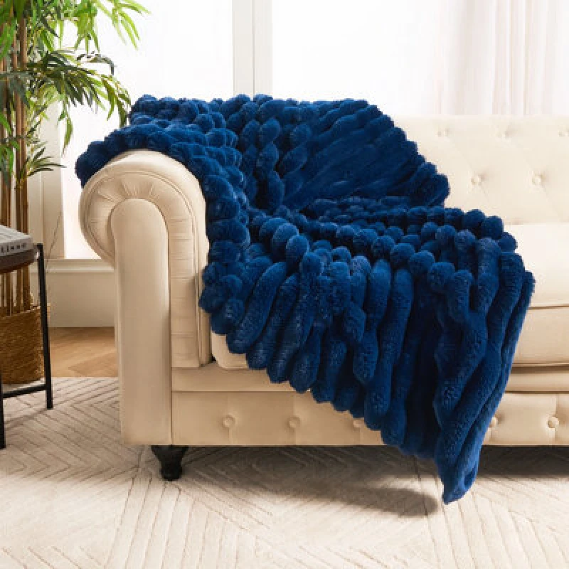 Image of OHS OHS Jumbo Faux Fur Fleece Throw Ribbed Fluffy Blanket in Navy Size: 120cm x 150cm Navy 120cm x 150cm Unisex 5027434233960