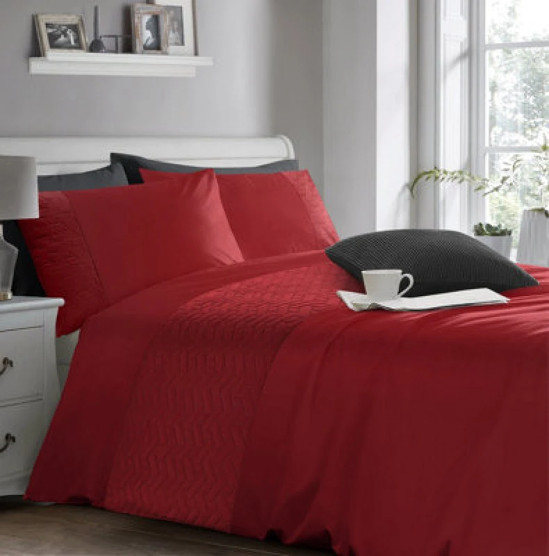 Image of Velosso Pinsonic Design Duvet Cover & Pillowcase Set In Elegant - Modern Bedding For Sleek Bedroom Decor, Button Enclosure - Red