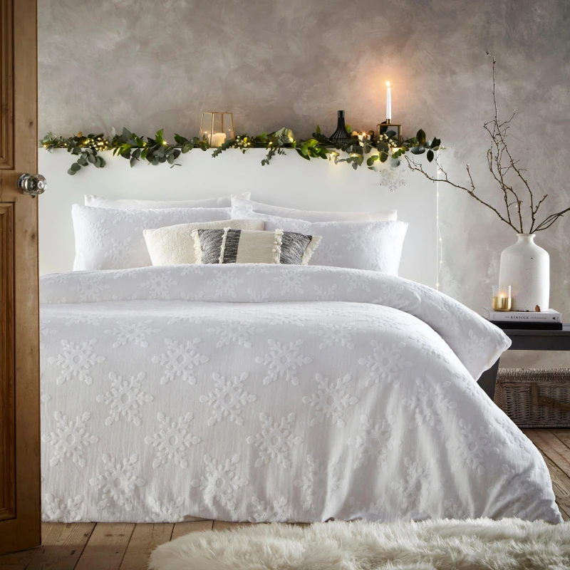 Image of Furn Furn Snowflake Tufted 100% Cotton Duvet Cover Set in White Size: Super King White Super King Unisex 5025532751553