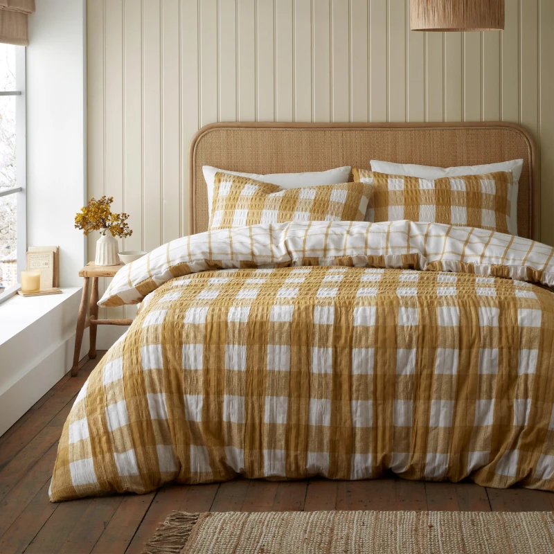 Image of Catherine Lansfield Brushed Seersucker Gingham Duvet Cover Set Caramel unisex King