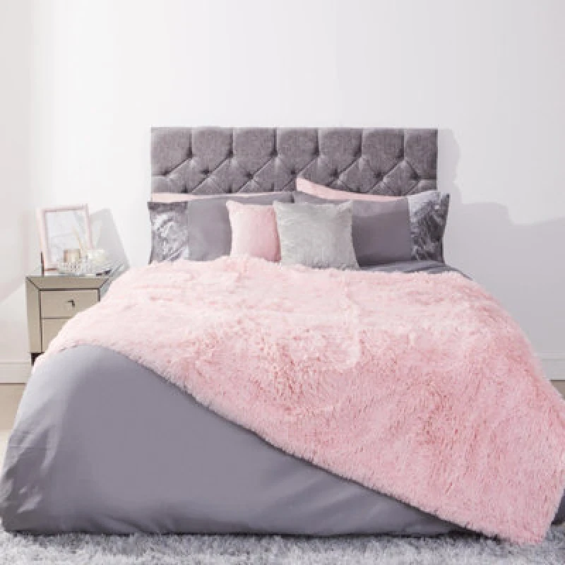 Image of OHS OHS Ultra Soft Fluffy Fleece Throw Luxurious Bed Blanket in Baby Pink Size: 200cm x 240cm Baby Pink 200cm x 240cm Unisex 5027434227723