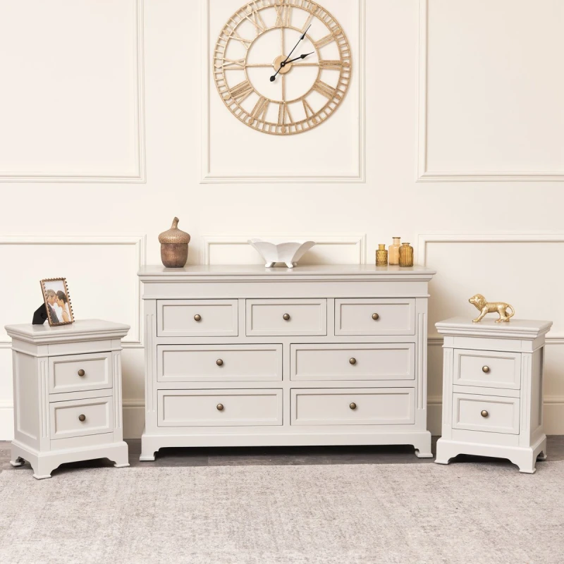 Image of Melody Maison Large Taupe-Grey 7 Drawer Chest Of Drawers & Pair Of Bedside Tables - Daventry Taupe-Grey Range Taupe