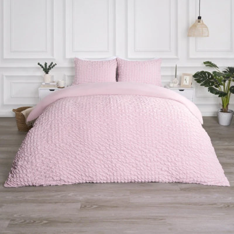 Image of OHS OHS Luxury Seersucker Duvet Cover Set Geo Pillowcase Quilt in Light Pink Size: King Light Pink King Unisex 5027434182305