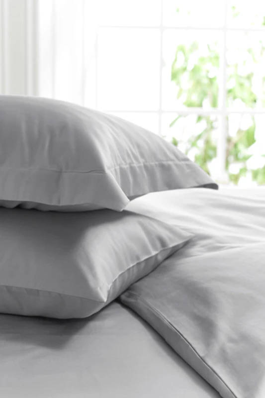 Image of The Lyndon Company The Lyndon Company 400 Thread Count Sateen Oxford Pillowcase in Grey Grey One Size Unisex 5054990042842