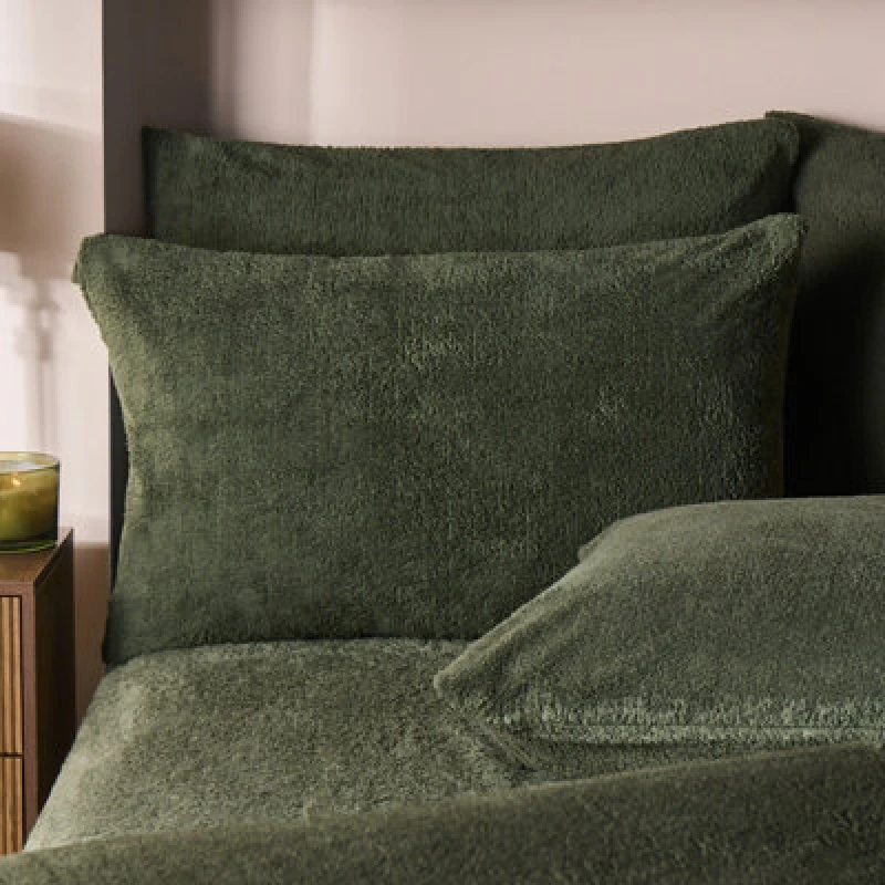 Image of OHS OHS 4 Pack Teddy Fleece Pillowcase Cover Bedding Set Thermal in Green Size: Standard Pillow Case Green Standard Pillow Case Unisex 5027434213016