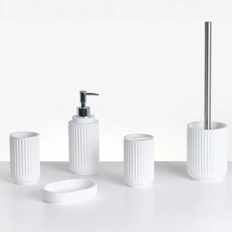 Image of Beliani 5 Piece Bathroom Accessories Set Huarmey White