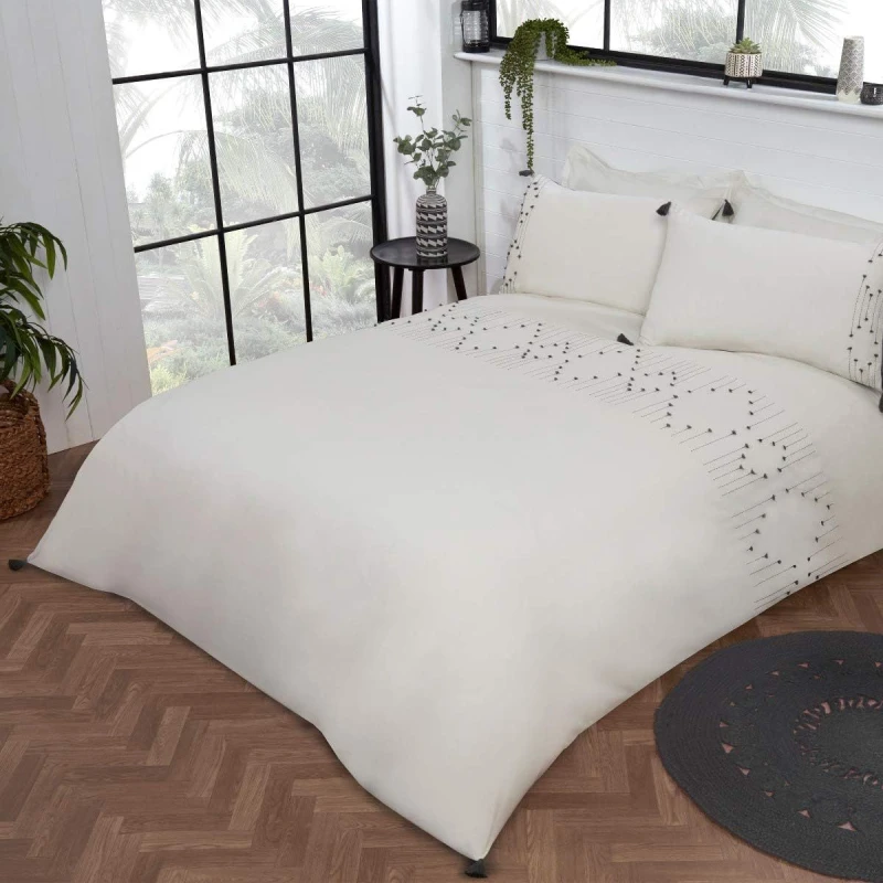 Image of Smart Living Smart Living Luxury Hotel Quality Boho Embroidered Tassels Duvet Cover with Pillowcases Size: King Multi King Unisex 5056242802600