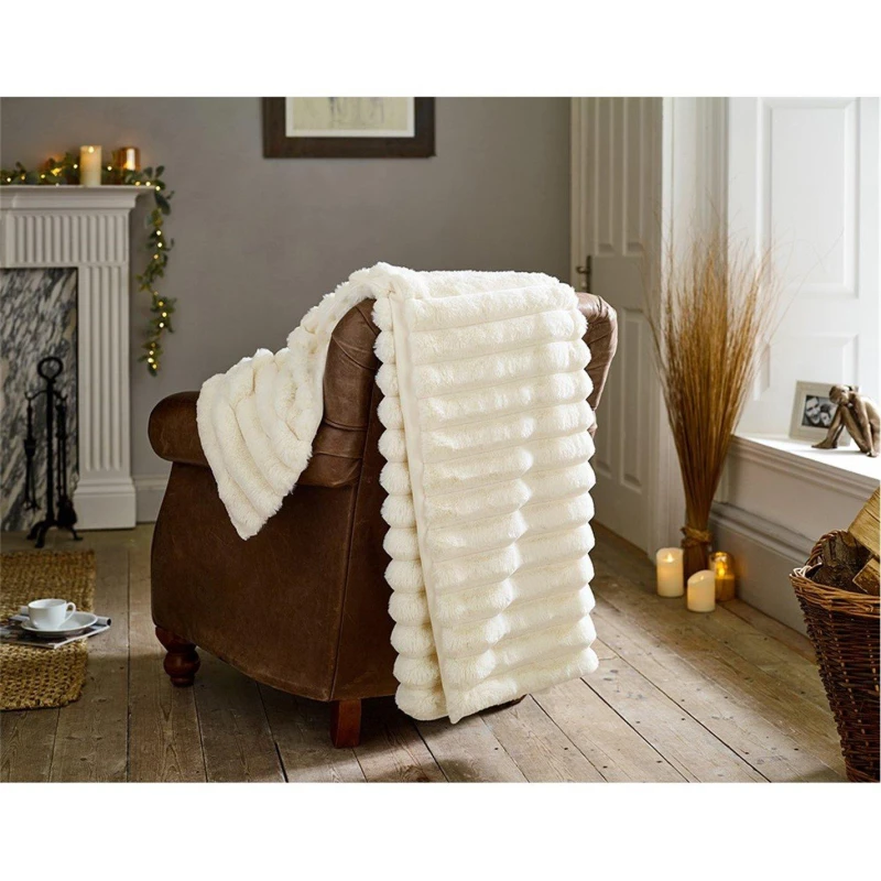 Image of The Lyndon Company The Lyndon Company Kenwood Luxury 130x170cm Throw - Super Soft 460gsm Plush Faux Fur with Velvety Reverse in Cream Size: 130cm x