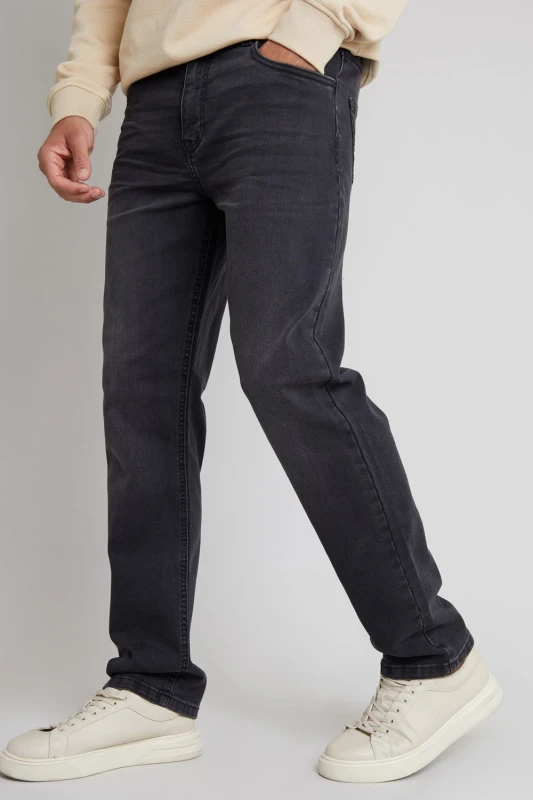 Image of Threadbare Threadbare Men 'Canterbury' Straight Fit Jeans With Stretch in Grey Size: 32R Grey 32R Male 7625914454522