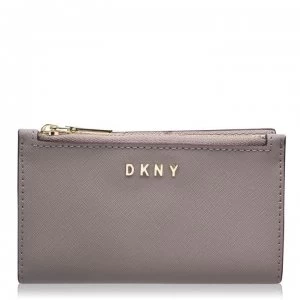 Image of DKNY Byrant Bifold Card Holder - SoftClay 4F2